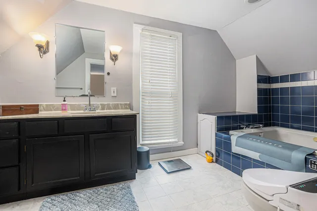 $230,000 | 860 East Michigan Avenue, Marshall, MI 49068