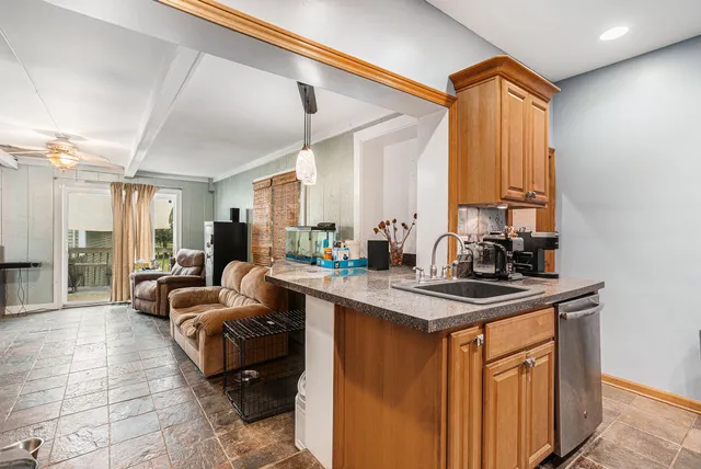 $230,000 | 860 East Michigan Avenue, Marshall, MI 49068