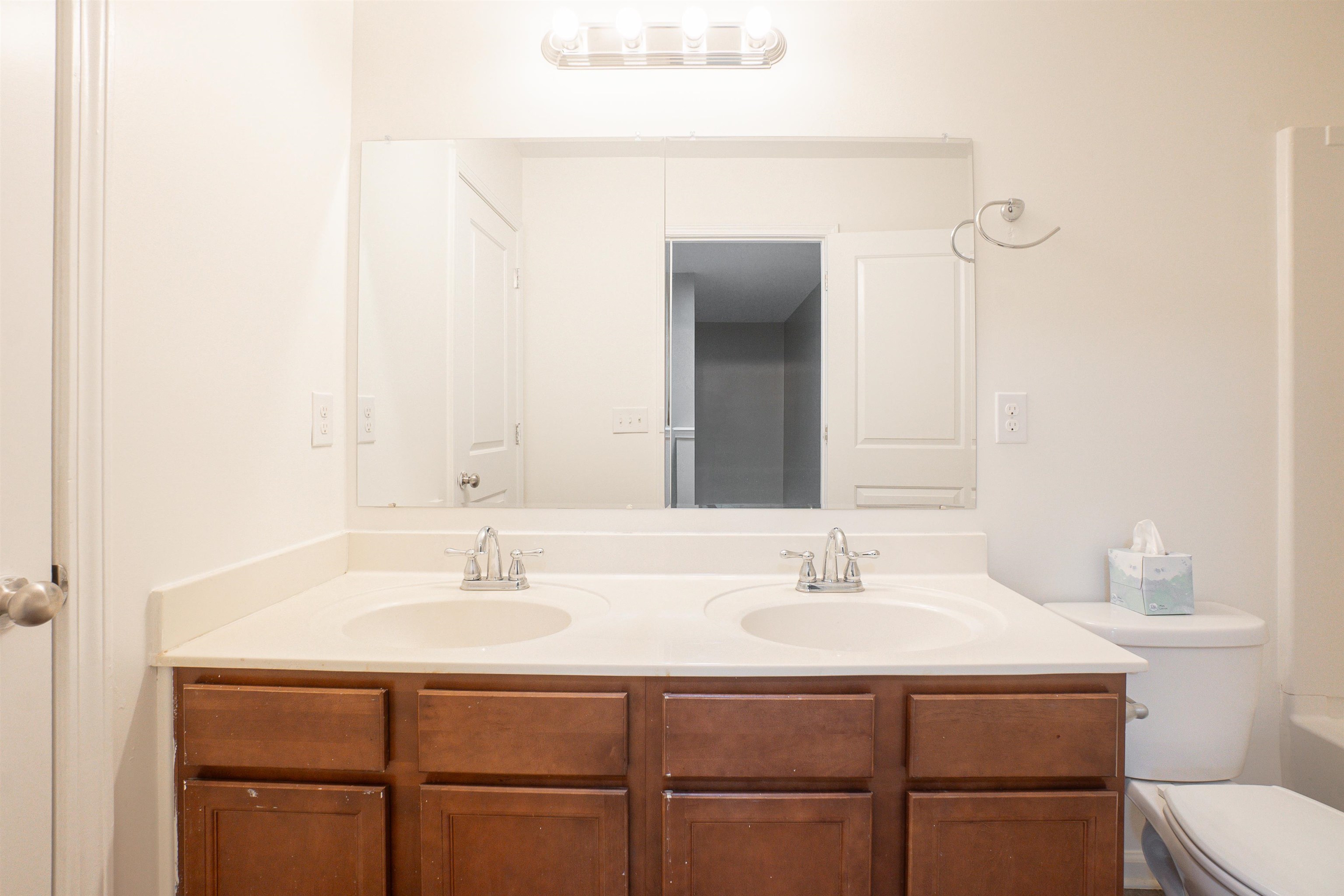 1752 Musket Trail Sumter, SC 29150 - Photo 25 of 37 Full bathroom with toilet and double vanity