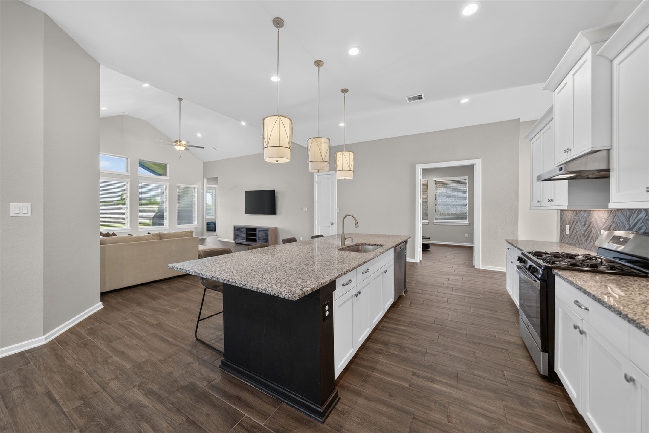 12423 Washington Way Tomball, TX 77375 - Photo 10 of 50