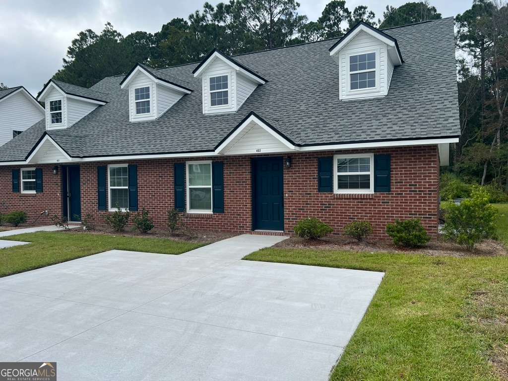 407 Madison Avenue St. Marys, GA 31558 - Photo 1 of 21 a front view of a house with a yard
