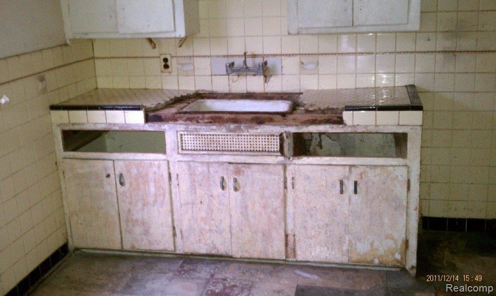 19141 Mapleview Street Detroit, MI 48205 - Photo 9 of 13 RES01192.jpg