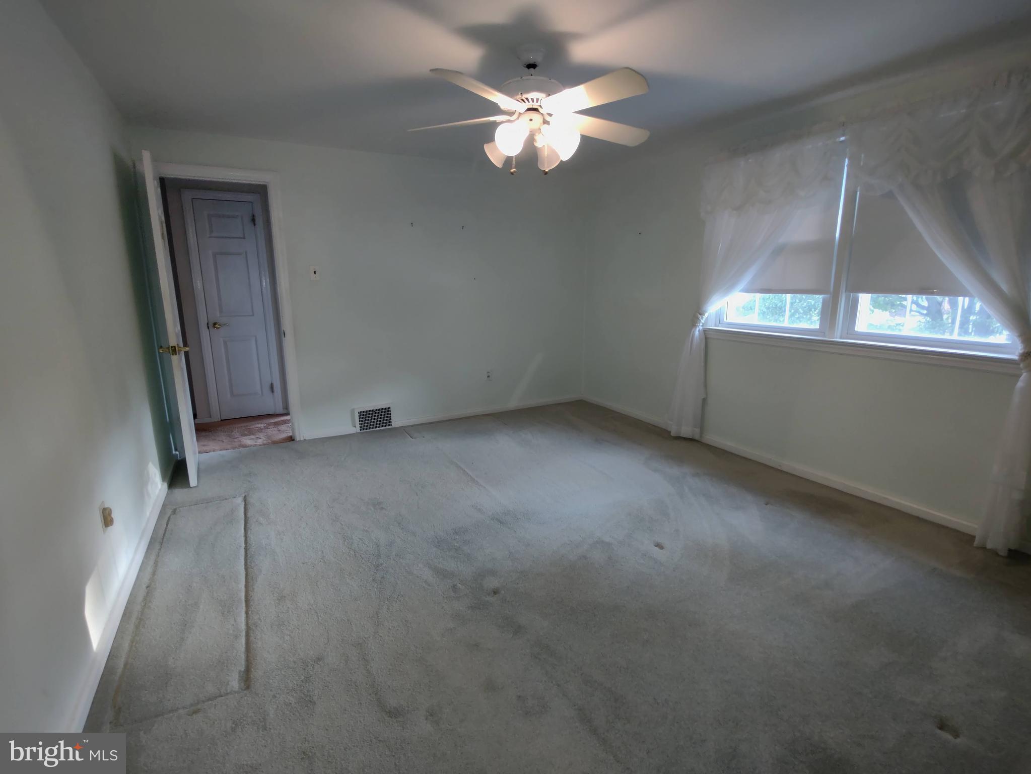 31 West Greenhill Road Broomall, PA 19008 - Photo 6 of 14 Masterbedroom