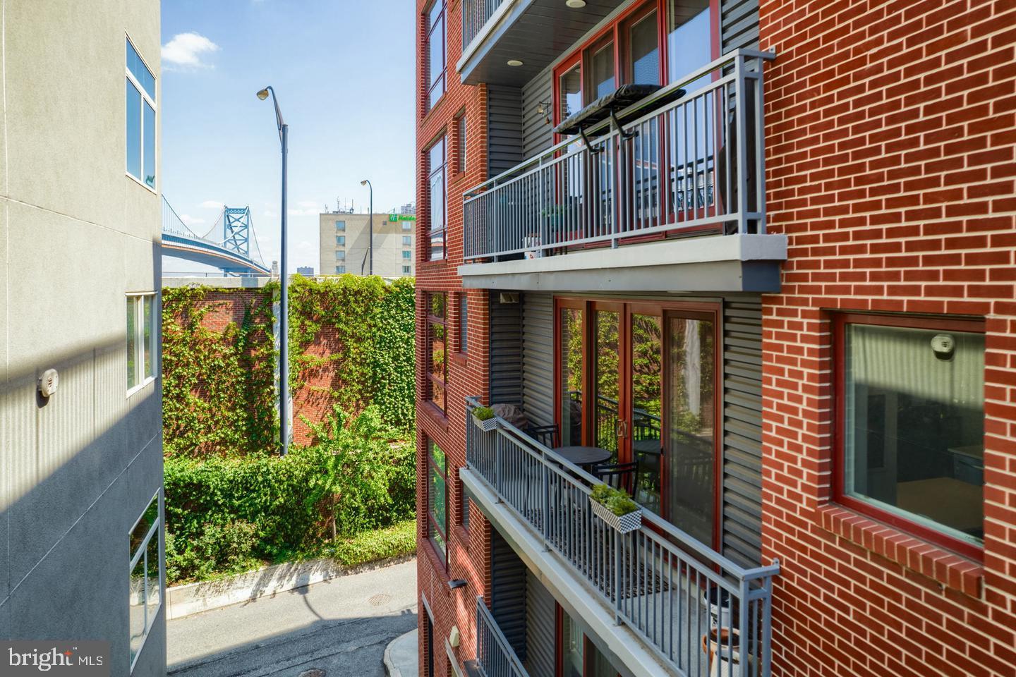 138 North Front Street, Unit 3F Philadelphia, PA 19106 - Photo 2 of 26