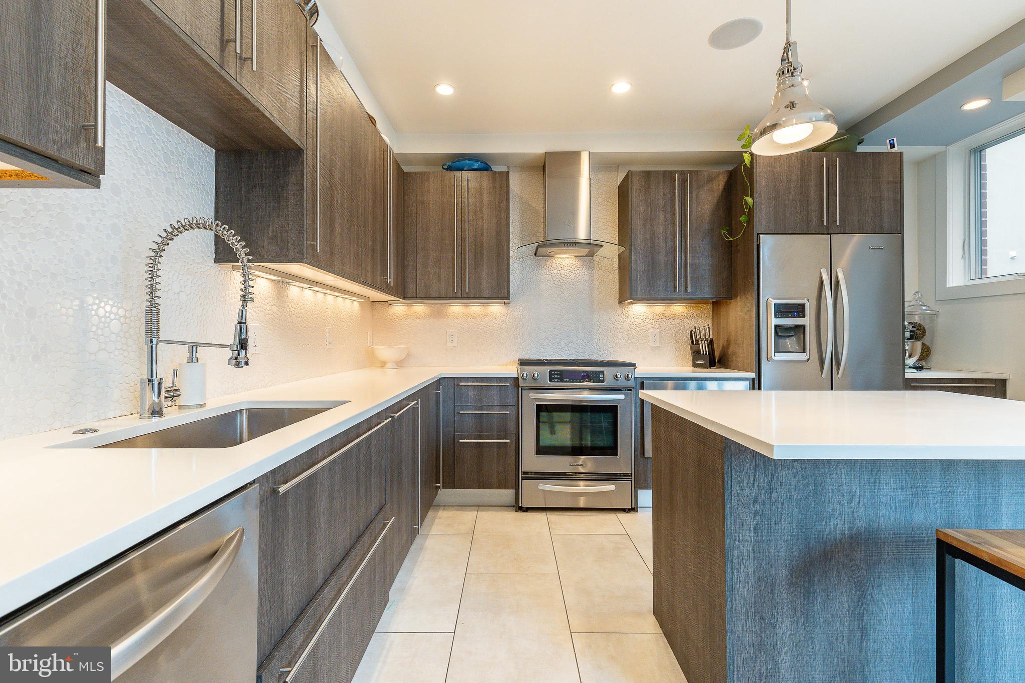 138 North Front Street, Unit 3F Philadelphia, PA 19106 - Photo 4 of 26