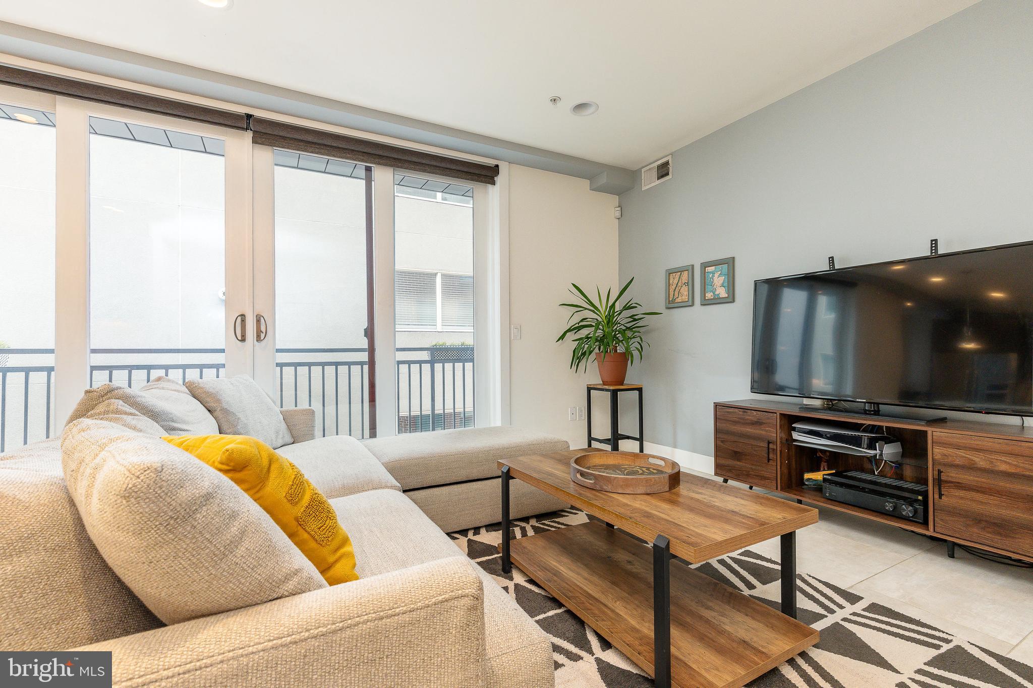 138 North Front Street, Unit 3F Philadelphia, PA 19106 - Photo 7 of 26