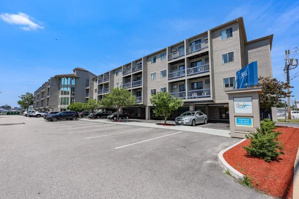 $229,900 | 32 Ashworth Avenue, Unit 437, Hampton, NH 03842