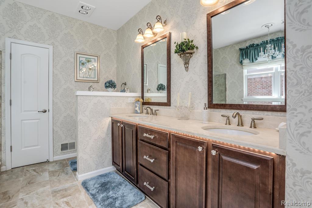 4617 Oakhurst Ridge Road Clarkston, MI 48348 - Photo 24 of 39