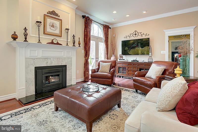 7606 Maple Branch Road Clifton, VA 20124 - Photo 13 of 30 Living Room
