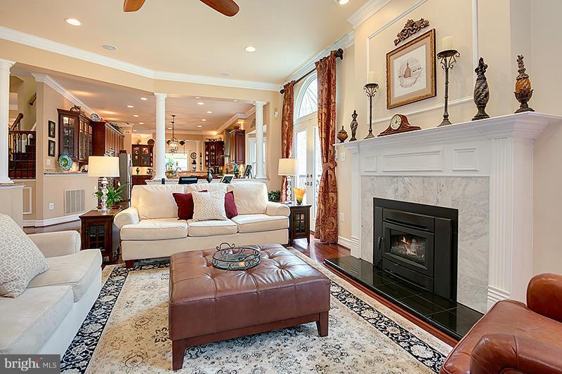 7606 Maple Branch Road Clifton, VA 20124 - Photo 14 of 30 Living Room