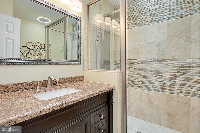 7606 Maple Branch Road Clifton, VA 20124 - Photo 8 of 30 Bath