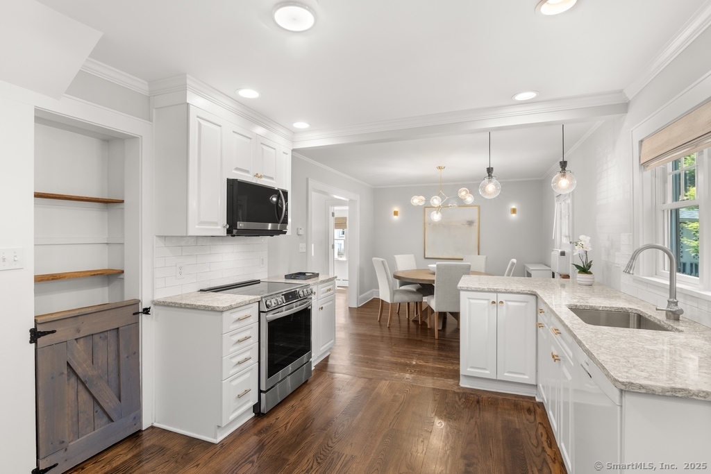 223 Middlesex Road Darien, CT 06820 - Photo 5 of 24