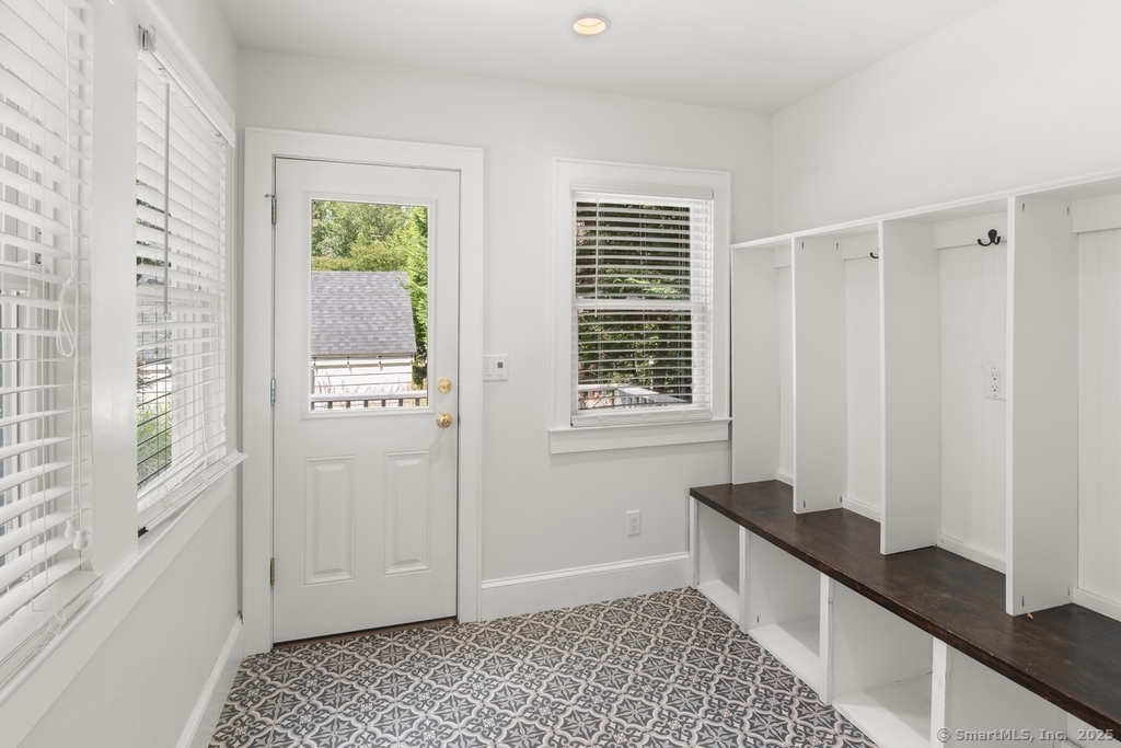 223 Middlesex Road Darien, CT 06820 - Photo 9 of 24