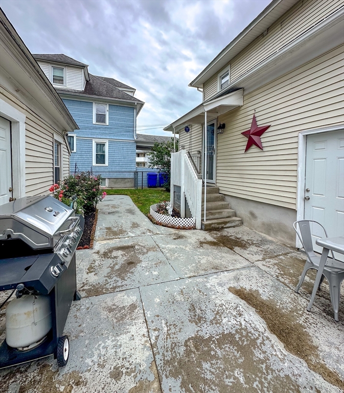 573 White Street Springfield, MA 01108 - Photo 7 of 39