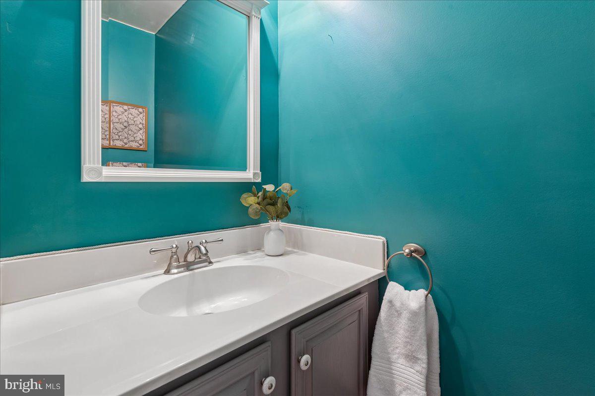 9034 Fieldchat Road Baltimore, MD 21236 - Photo 13 of 27 Main Floor Bathroom