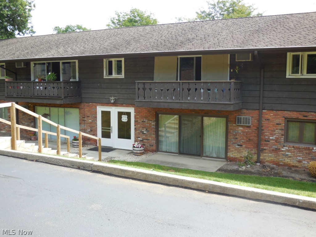 5721 Som Center Road, Unit 21 Solon, OH 44139 - Photo 1 of 11 Front view of Sherbrook Gardens Condo's