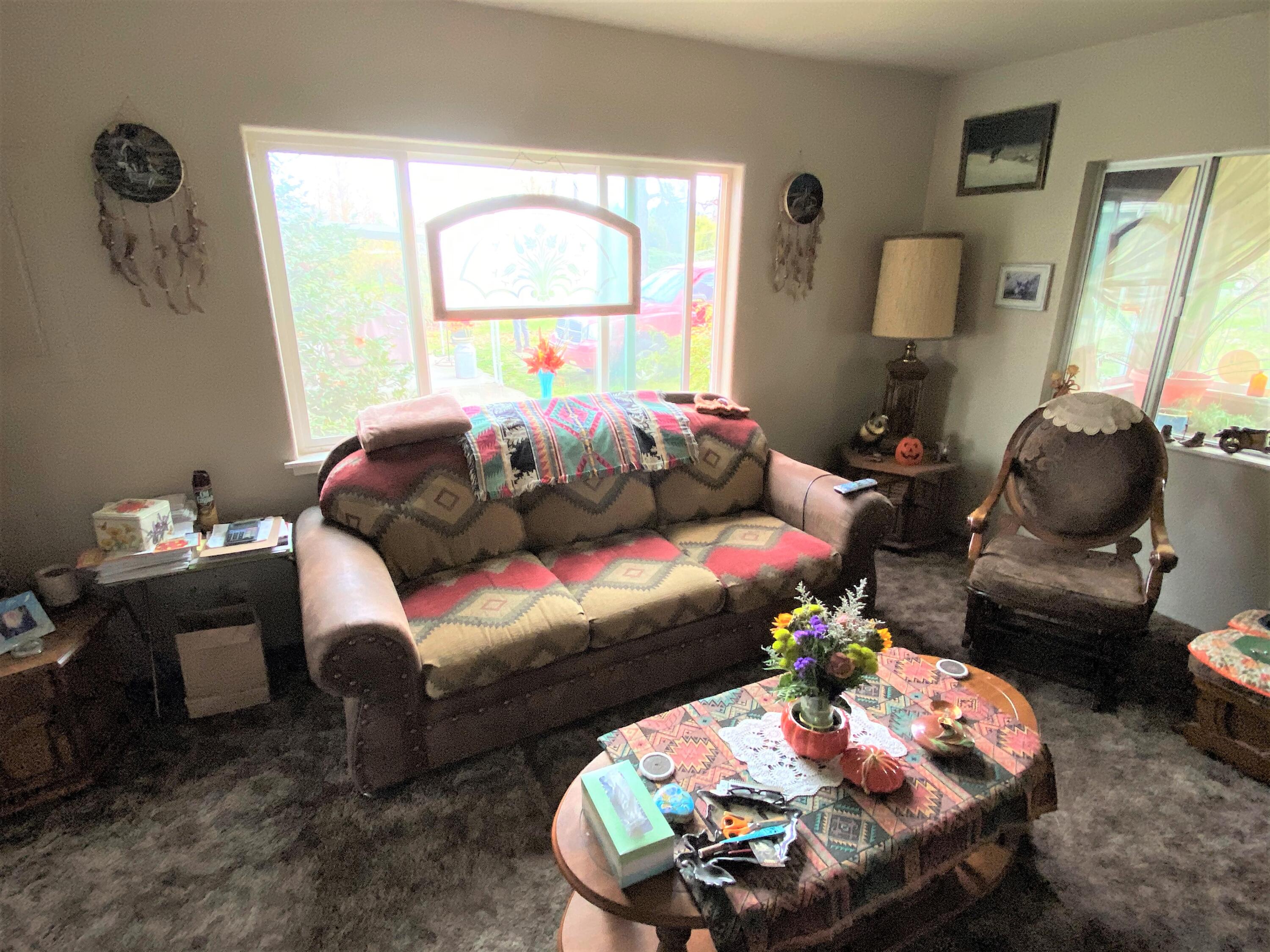 3595 South River Road Grants Pass, OR 97527 - Photo 3 of 23 Leonard Living Rm