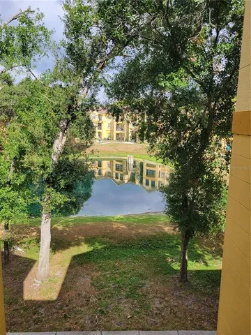 a view of a yard in front of the house