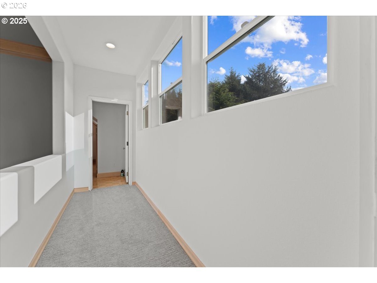 49455 Proposal Rock Loop Neskowin, OR 97149 - Photo 26 of 48 Hallway