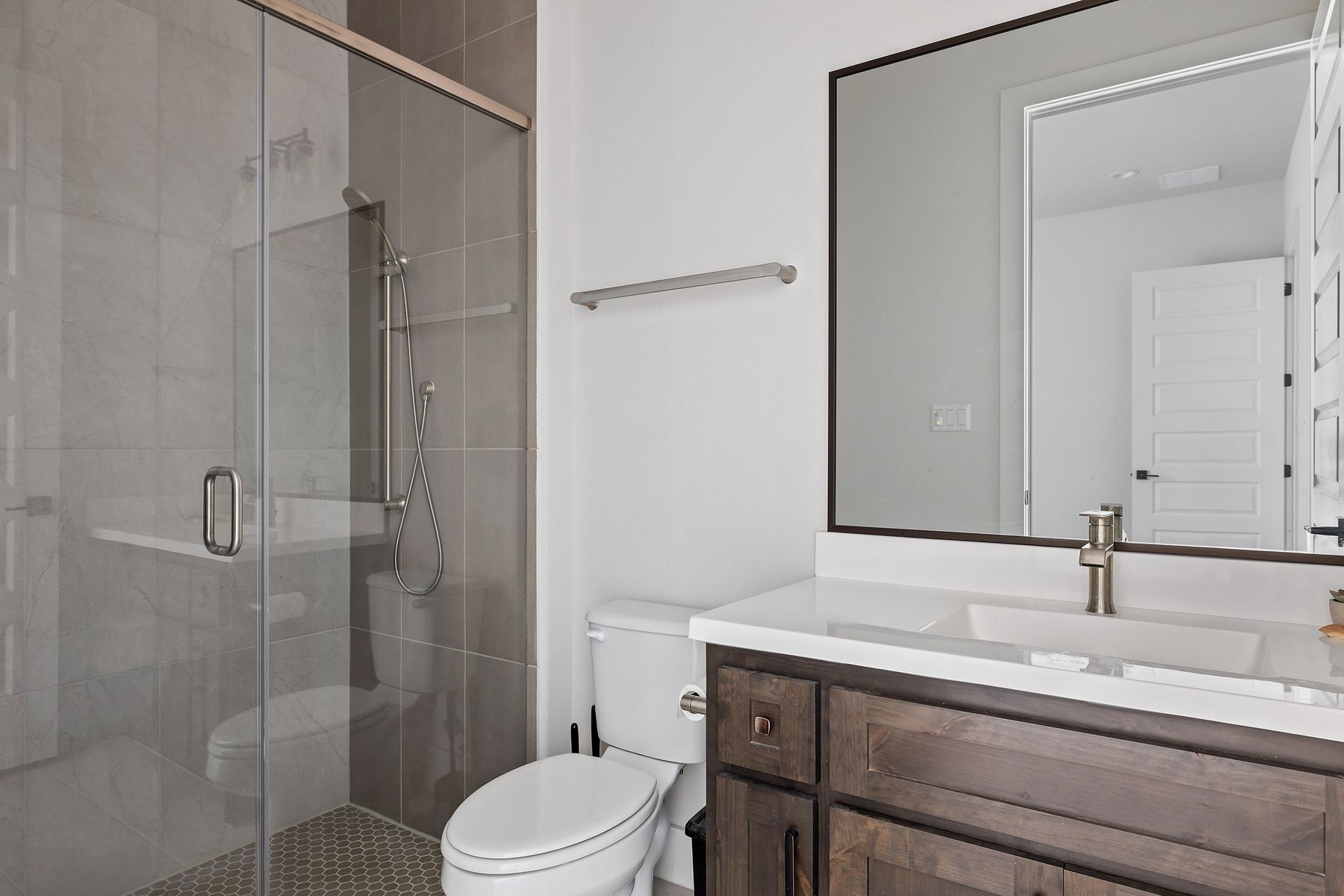 105 Ridge View Drive Georgetown, TX 78628 - Photo 27 of 40 Inlaw Bathroom