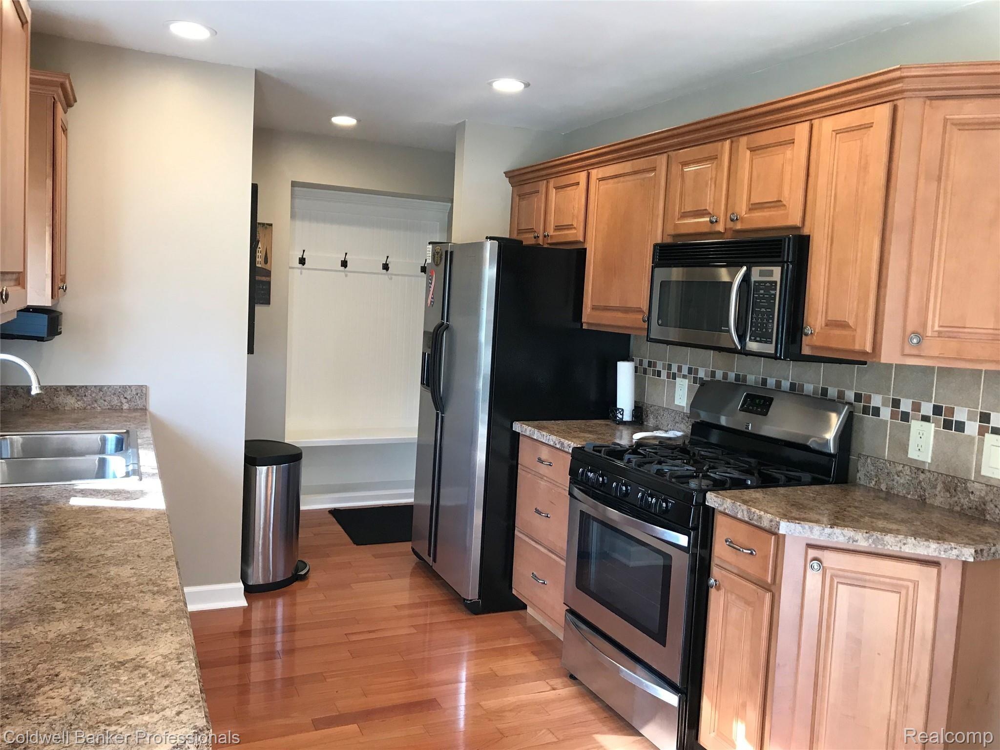 1405 North Long Lake Road Fenton, MI 48430 - Photo 8 of 34 IMG_4595.JPG