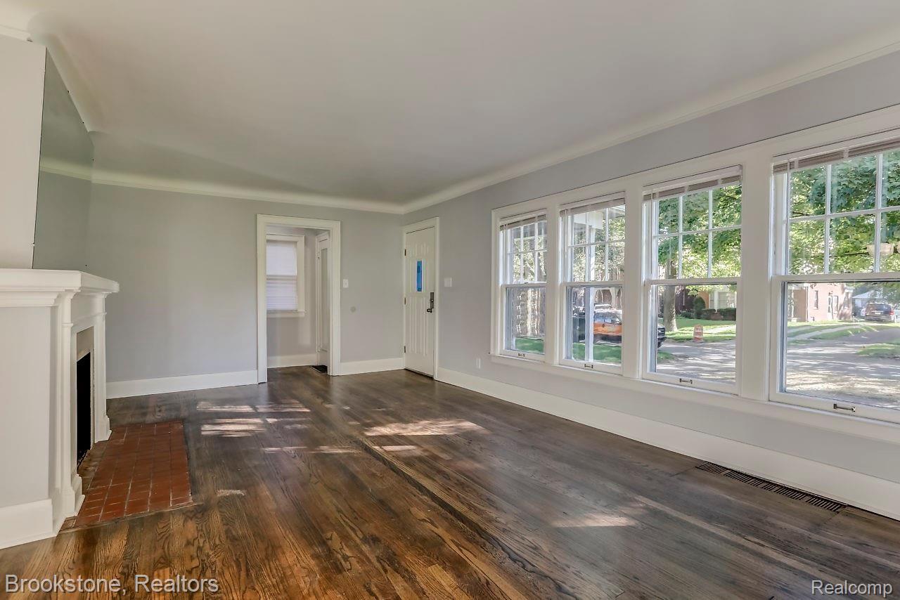 16515 Huntington Road Detroit, MI 48219 - Photo 4 of 14 16515 Huntington Road, Detroit, MI-4-SMALL.jpg