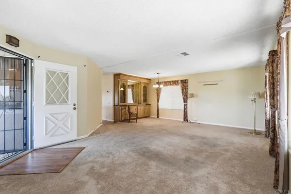 a view of empty room with a ceiling fan