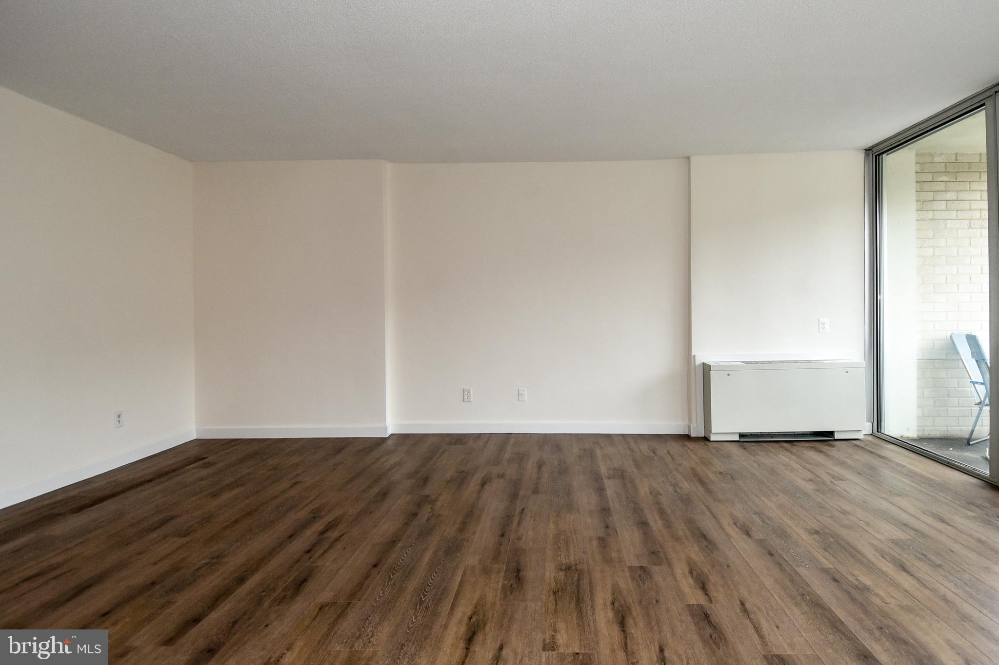 1301 South Arlington Ridge Road, Unit 308 Arlington, VA 22202 - Photo 3 of 45 Living Room