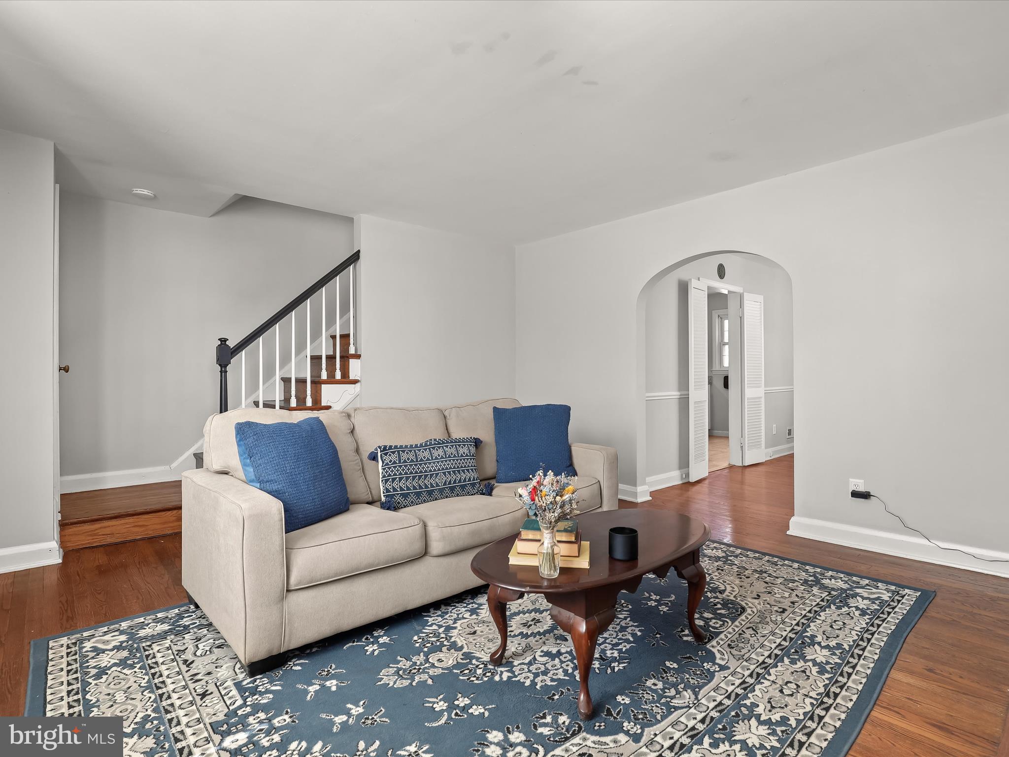 1632 Aberdeen Road Towson, MD 21286 - Photo 4 of 35 a living room with furniture and wooden floor