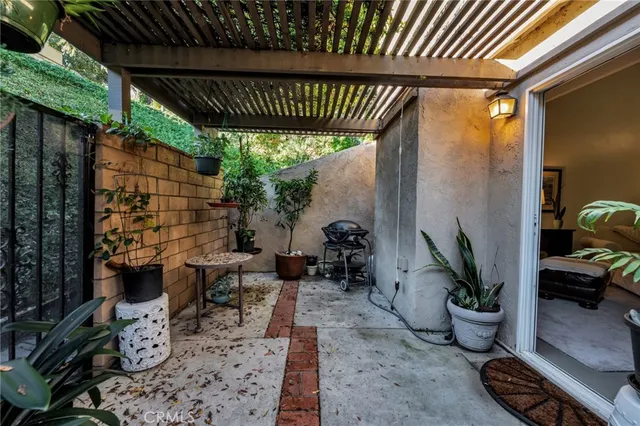 a view of a back yard of the house