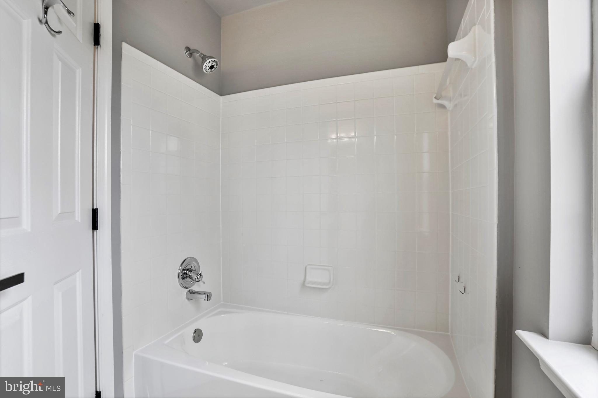 20381 Farmgate Terrace Ashburn, VA 20147 - Photo 22 of 31 a white bath tub sitting next to a white tub