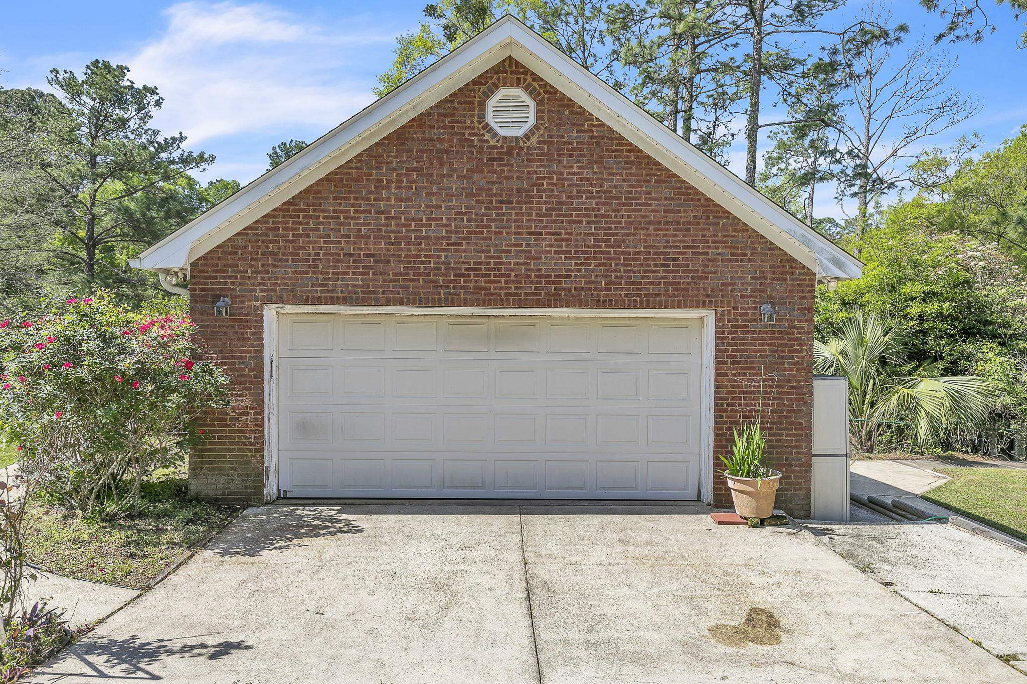 367 Ridgewood Drive Daphne, AL 36526 - Photo 15 of 71 Garage