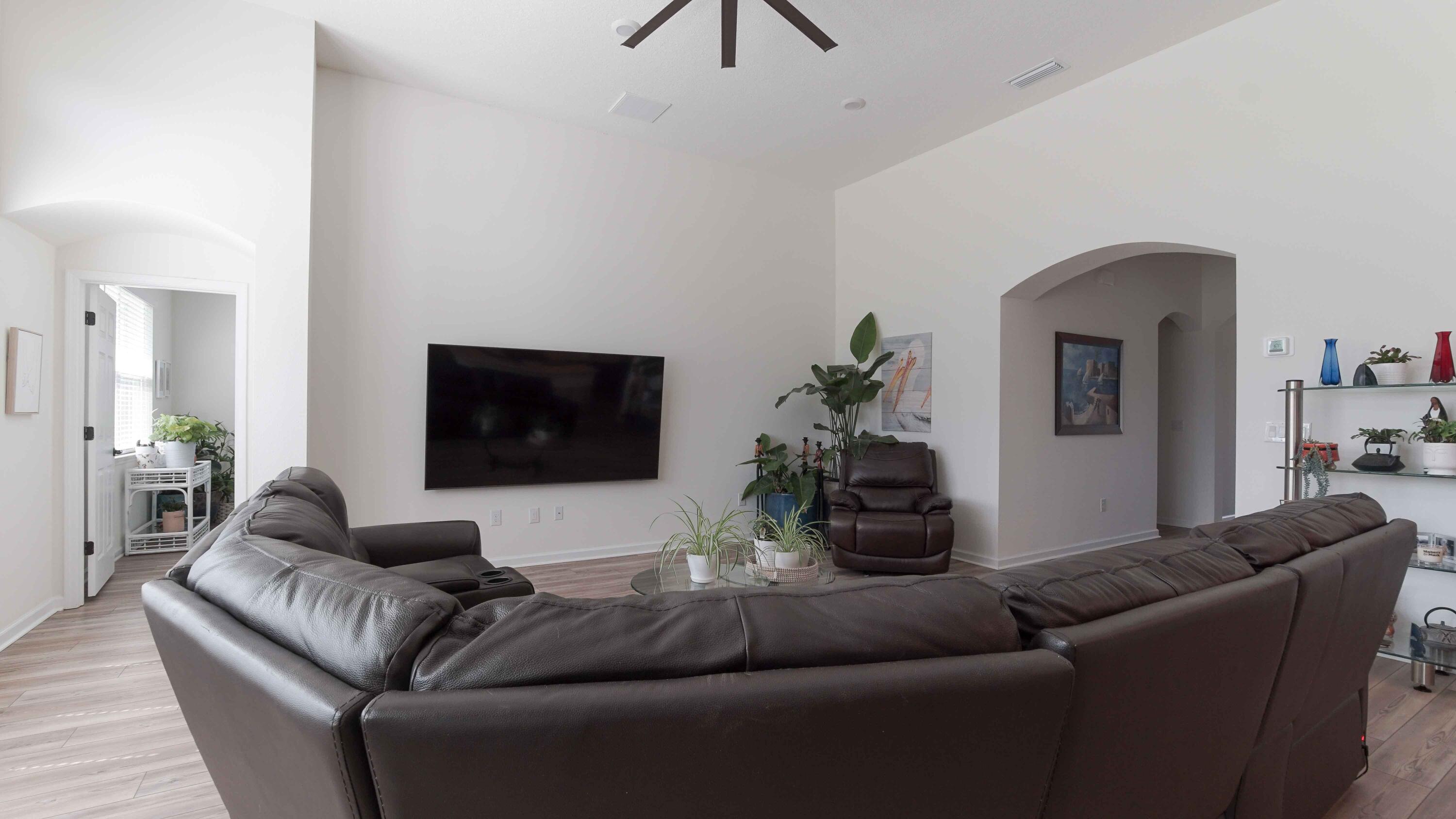 322 Fairway Crossing Freeport, FL 32439 - Photo 16 of 56 a living room with furniture and a flat screen tv