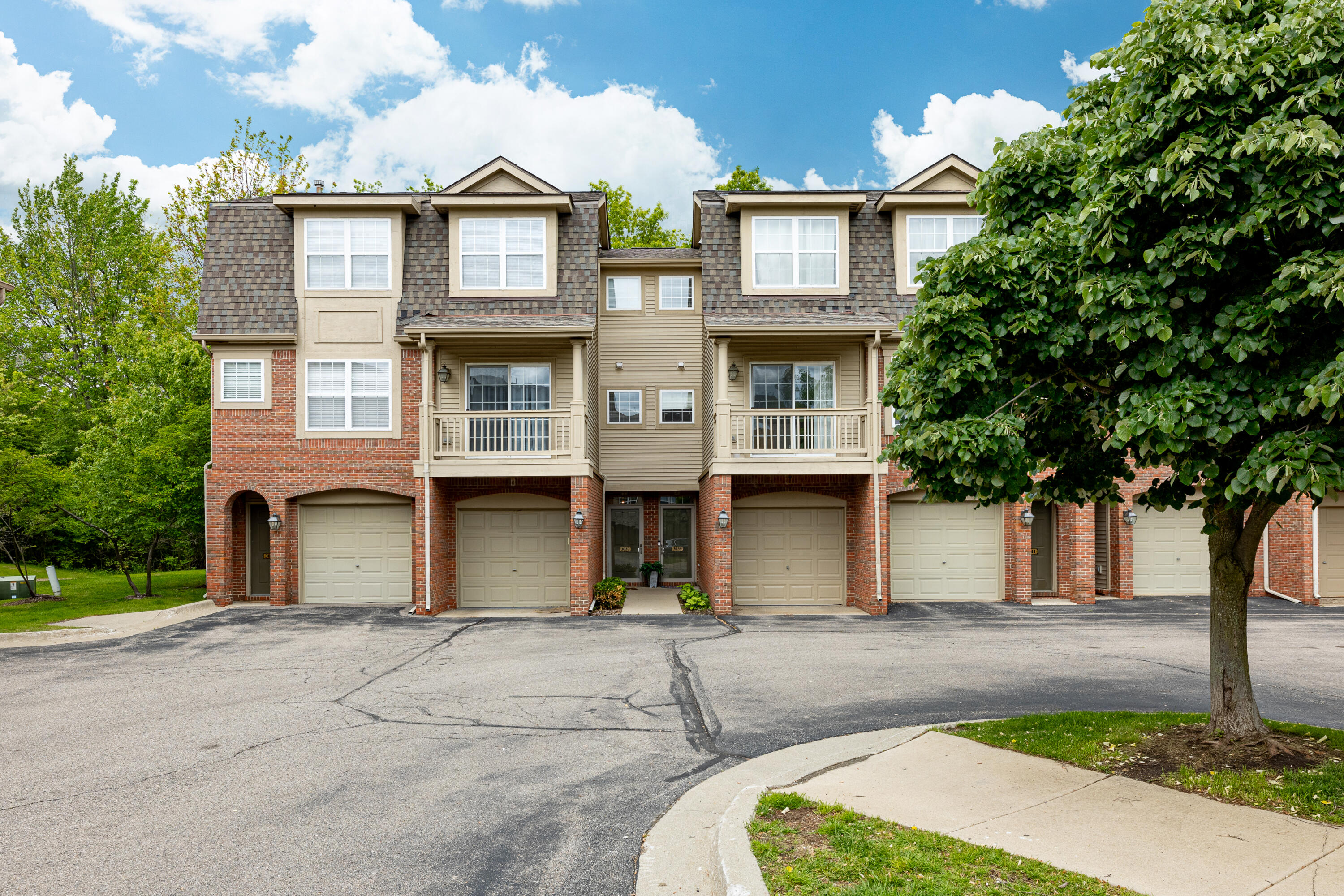 3039 Barclay Way Ann Arbor, MI 48105 - Photo 2 of 33 3039 Barclay Way (24 of 32)