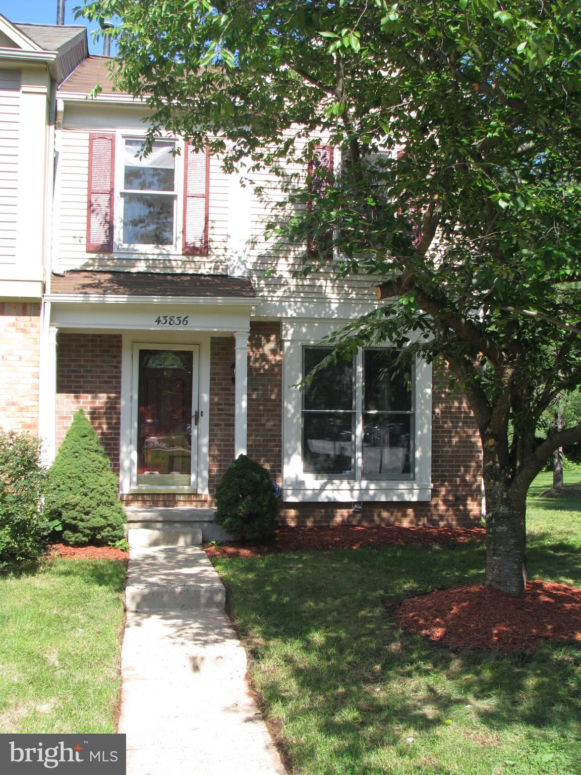 43836 Laburnum Square Ashburn, VA 20147 - Photo 2 of 30 Exterior (Front)- Nice, bright End Unit