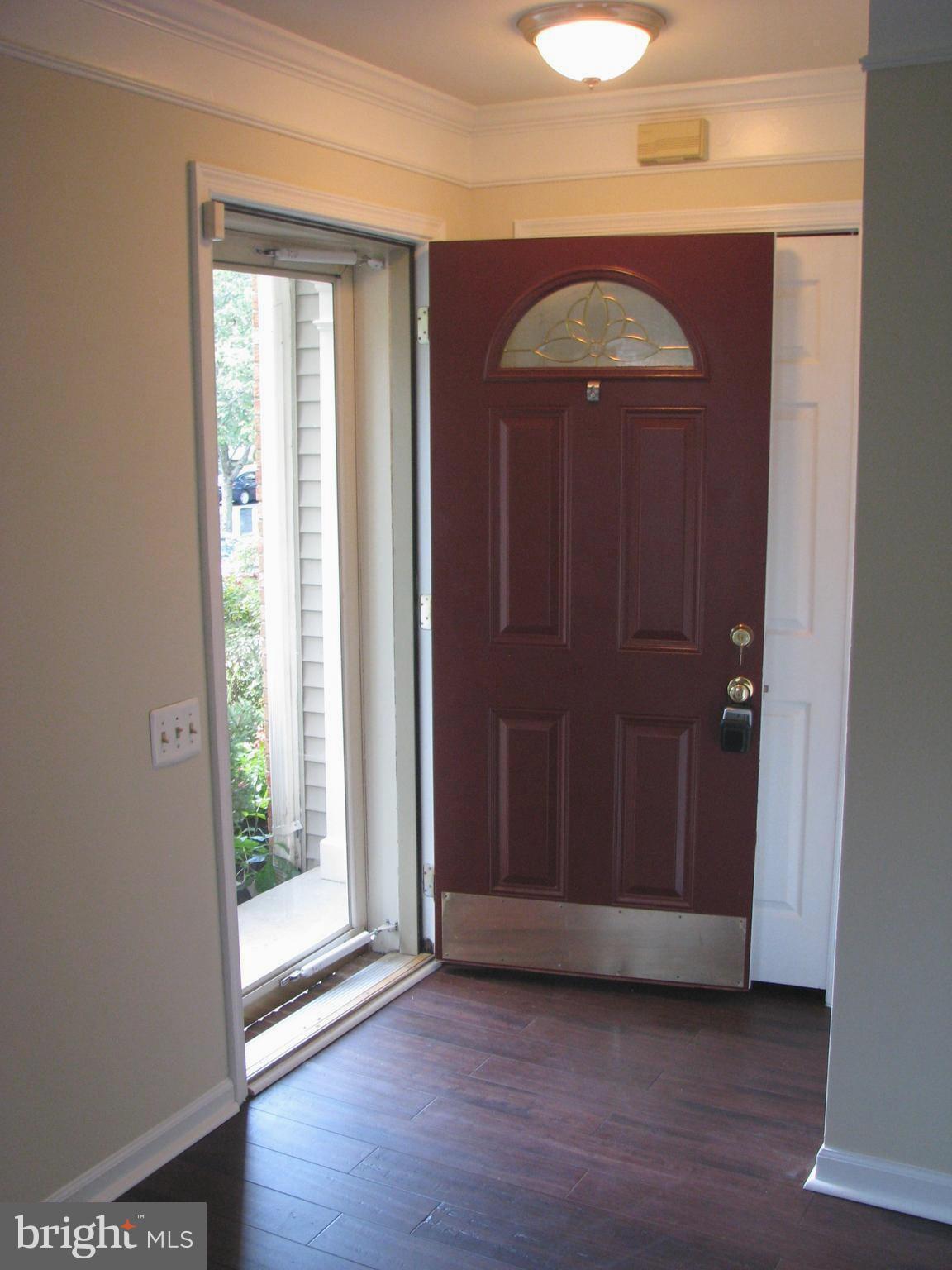 43836 Laburnum Square Ashburn, VA 20147 - Photo 4 of 30 Bright Front Foyer
