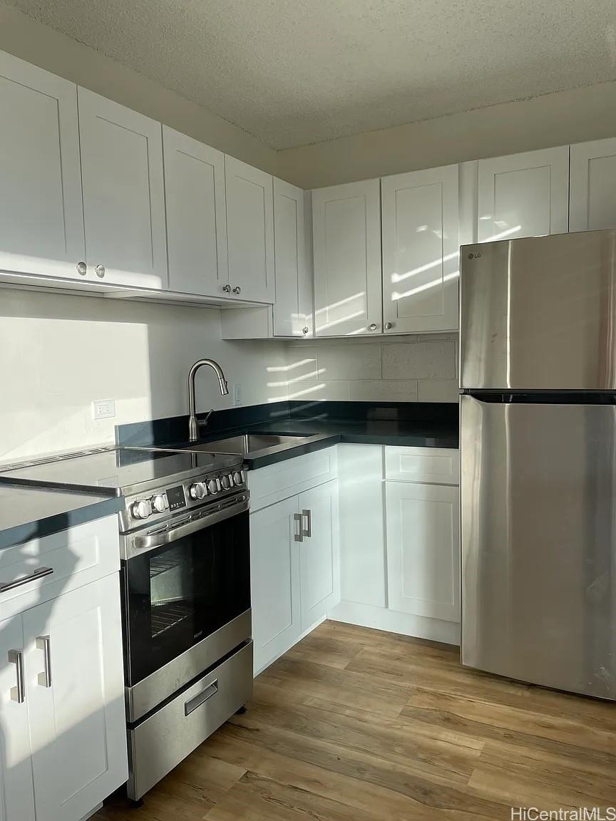 1906 Fern Street, Unit 304 Honolulu, HI 96826 - Photo 2 of 6 a kitchen with a stove and a refrigerator