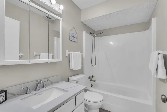 $214,900 | 1024 Maplegrove Road, Jackson, MI 49201