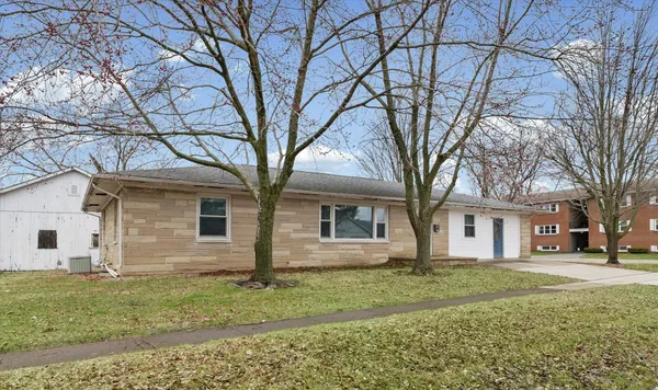 $329,500 | 502 South Piatt Street, Monticello, IL 61856