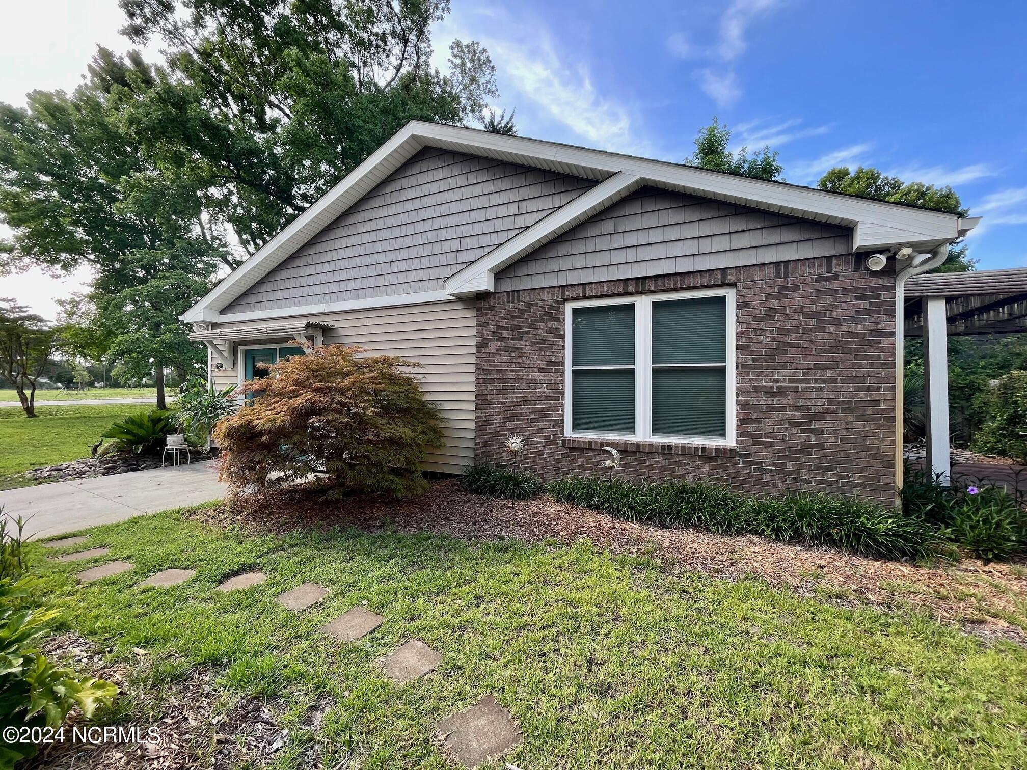 187 9 Mile Road Newport, NC 28570 - Photo 31 of 46 Studio