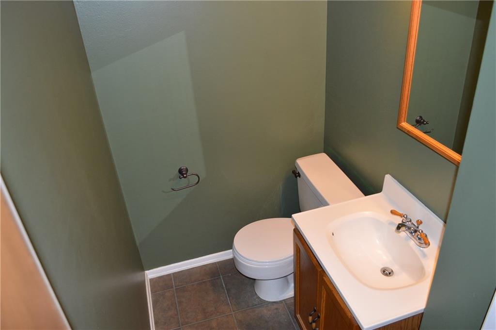 704 Countryside Drive McKees Rocks, PA 15136 - Photo 7 of 25