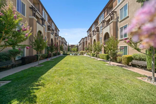 $599,000 | 801 South Winchester Boulevard, Unit 3206, San Jose, CA 95128