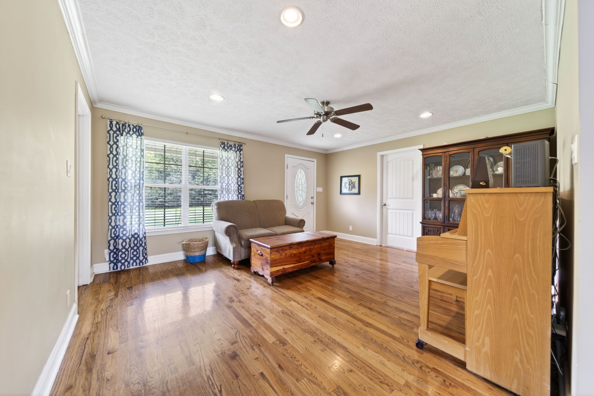 8023 Bethlehem Road Springfield, TN 37172 - Photo 23 of 55 a living room with furniture and a large window