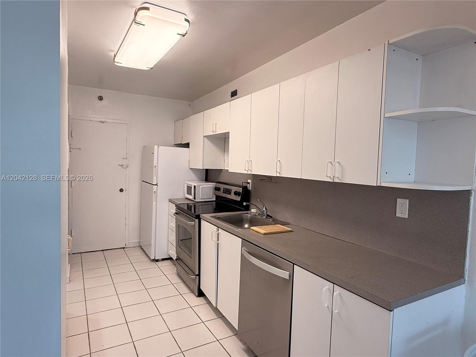 100 Lincoln Road, Unit 1025 Miami Beach, FL 33139 - Photo 9 of 27