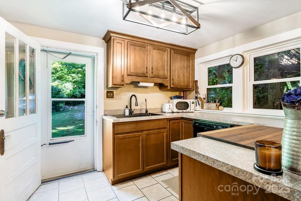 34 Coosa Rdg Drive Whittier, NC 28789 - Photo 9 of 33 a kitchen with a sink and a stove top oven