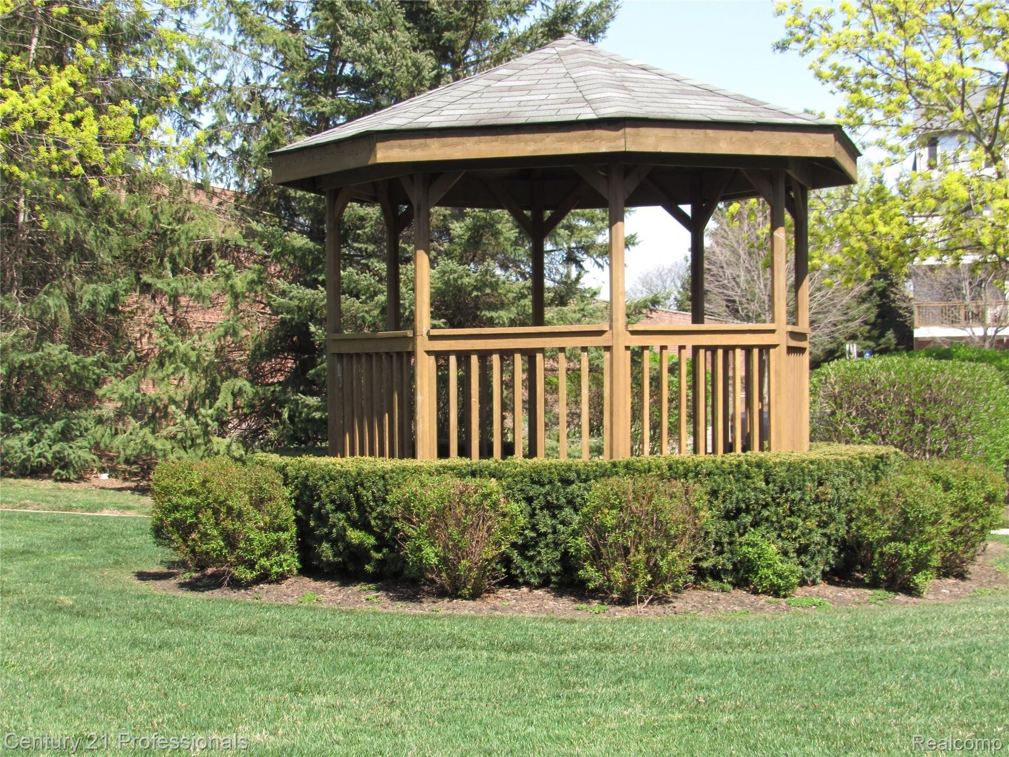 16826 Farmington Road, Unit 69 Livonia, MI 48154 - Photo 6 of 26 FARMINGTON RD CONDO 009.JPG