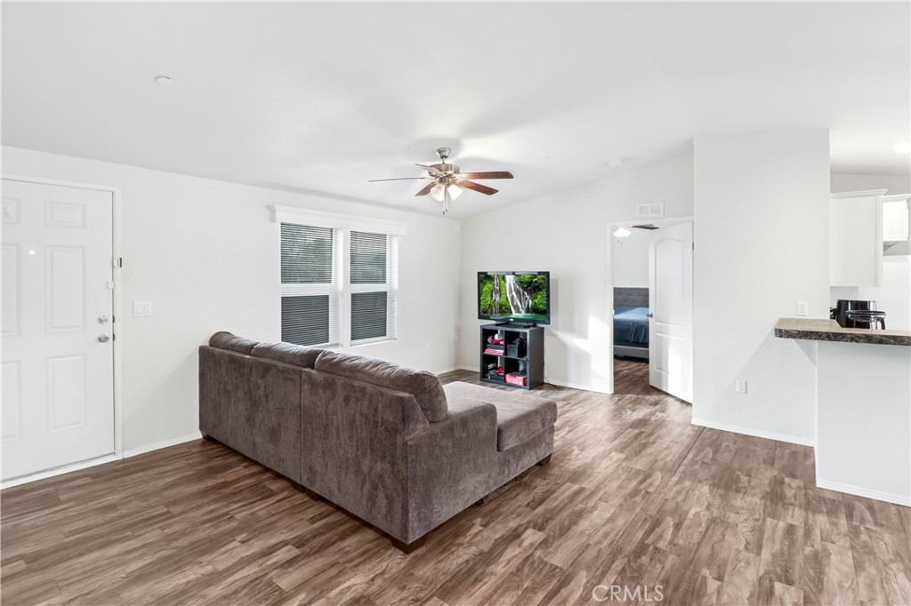 52332 Date Cabazon, CA 92230 - Photo 6 of 21 Family room view 2