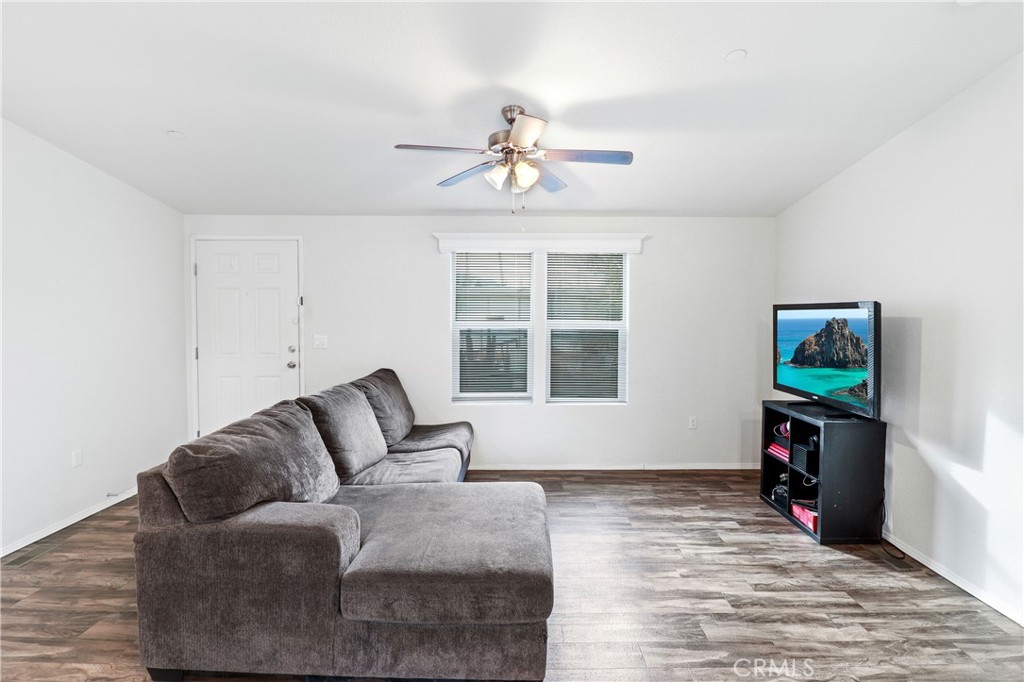 52332 Date Cabazon, CA 92230 - Photo 7 of 21 Family room view 3