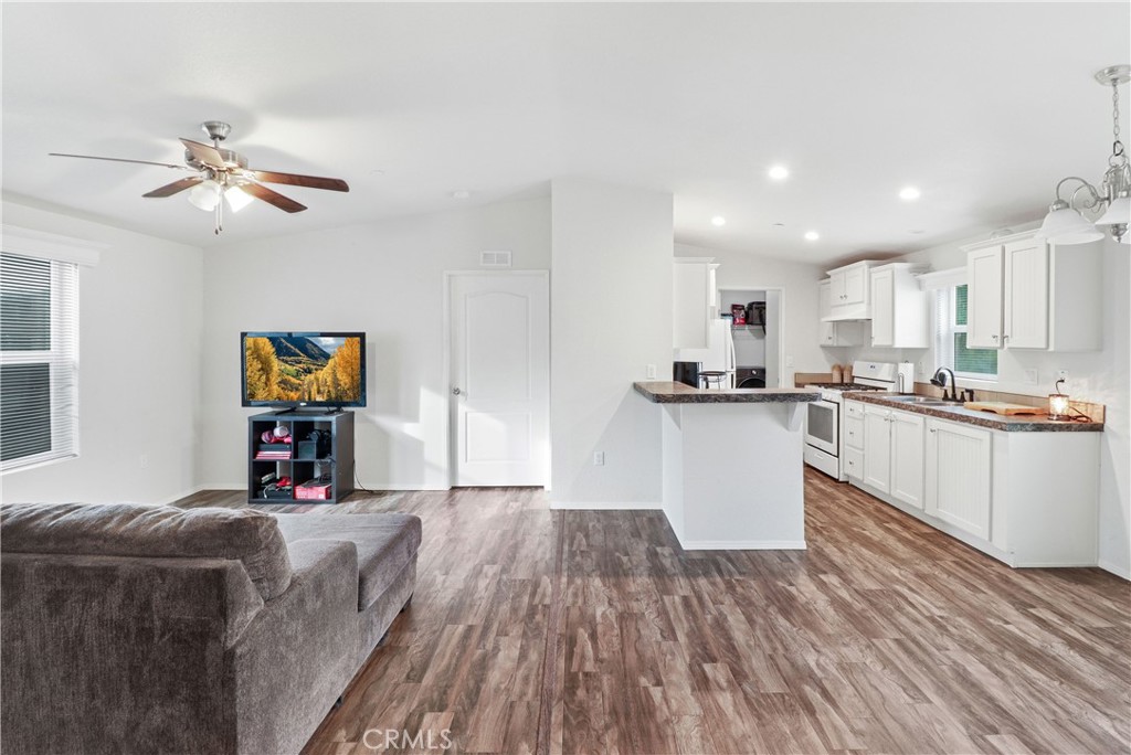 52332 Date Cabazon, CA 92230 - Photo 21 of 21 Open floor plan