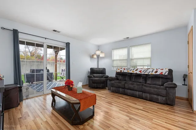 $299,900 | 1310 Harvest Drive, Crest Hill, IL 60403